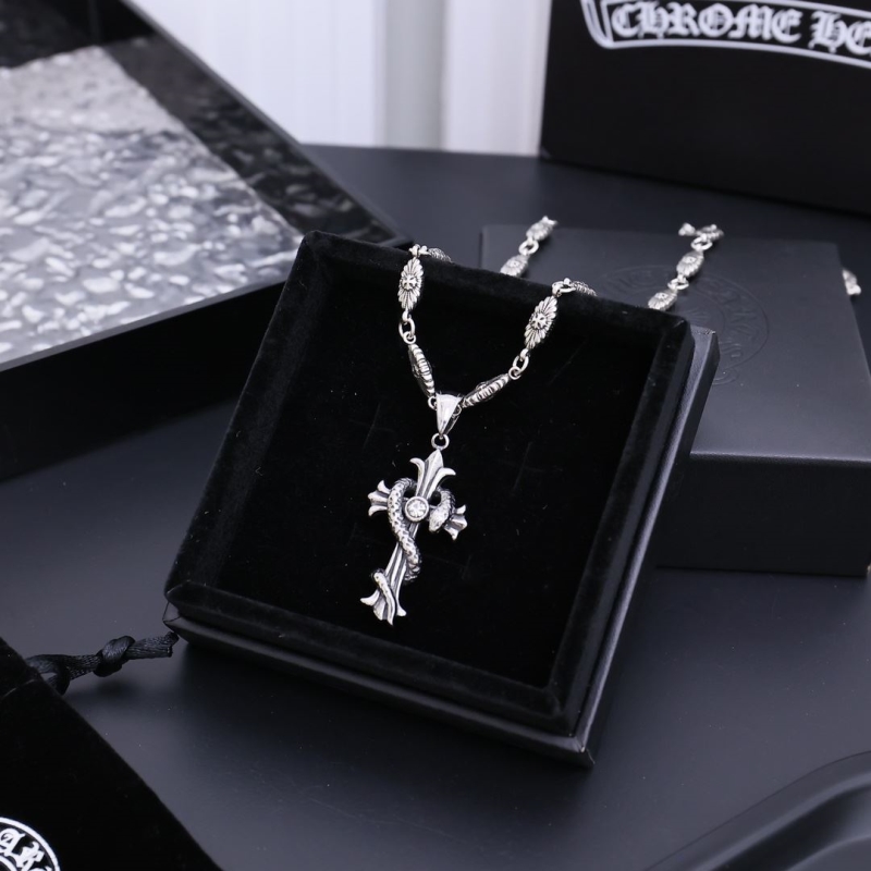 Ch**me He**ts necklaces